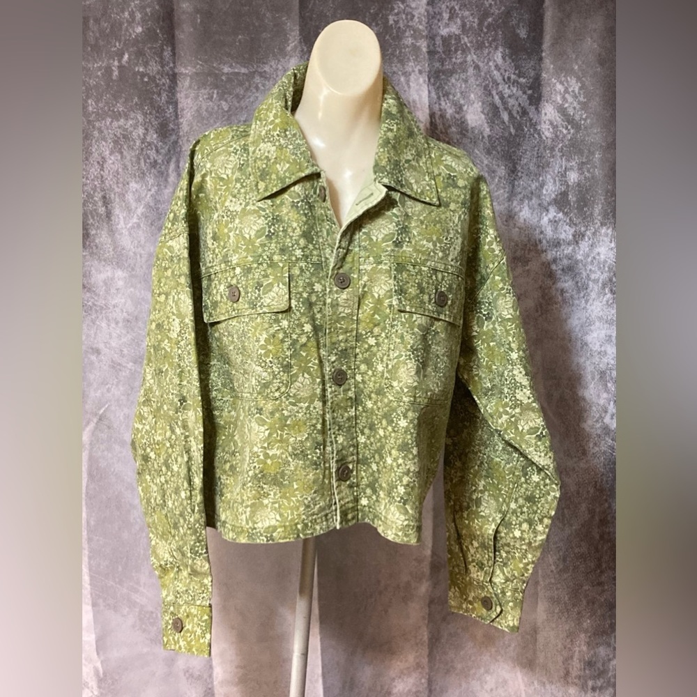 Wild Fable medium shacket green floral